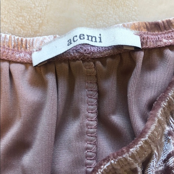 Dressy pink velvet top size small - Picture 2 of 4